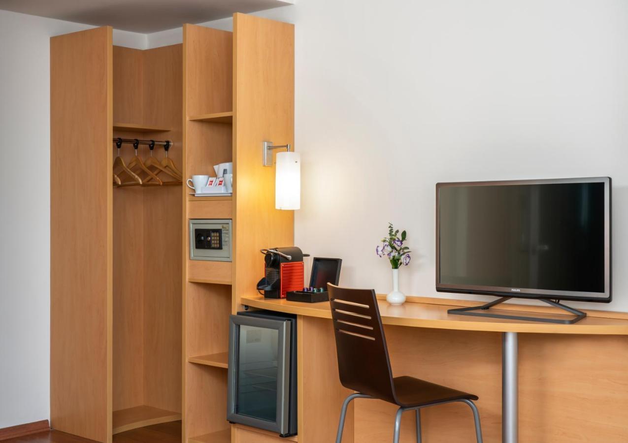 Ibis Istanbul Zeytinburnu Hotel Bagian luar foto